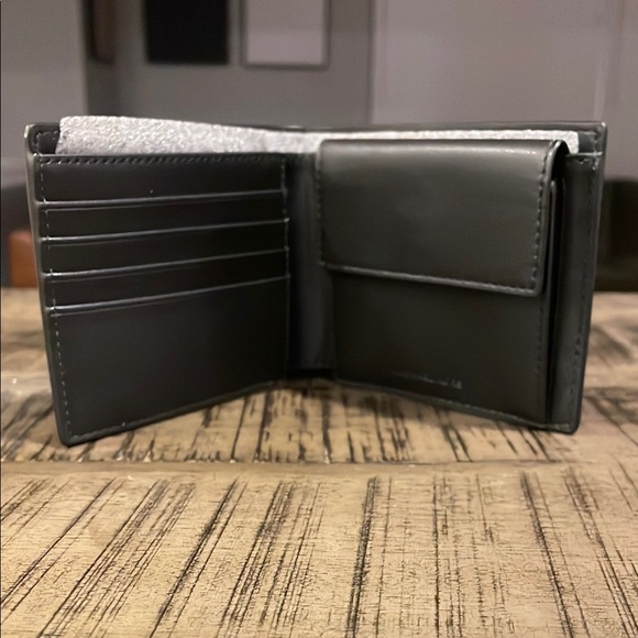 Michael Kors Black Key Card Holder Sleek Design - Picture 3 of 6